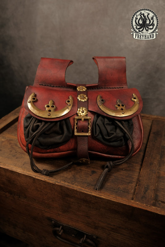 Louis Nierentasche mit Messingbeschlägen Rot