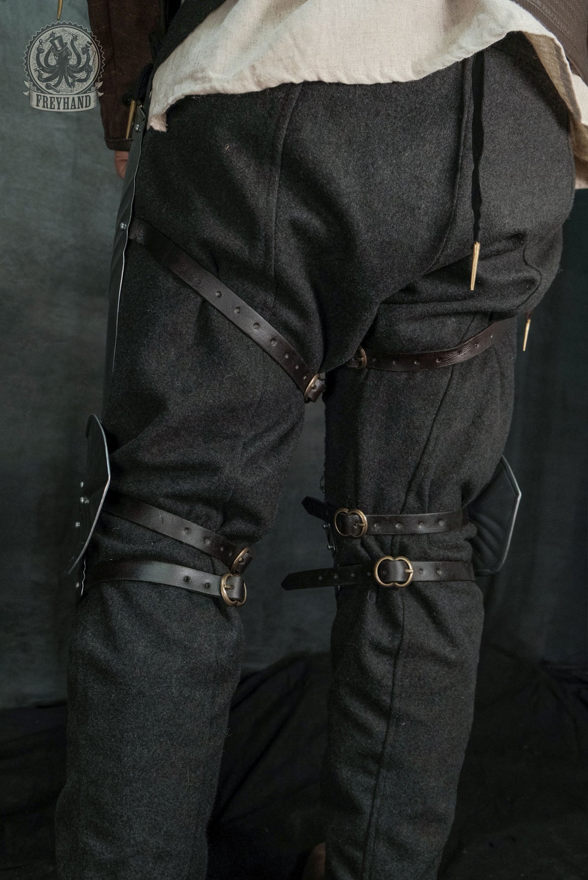 Beinpanzer "Greifenfels" Stahl blank Paar
