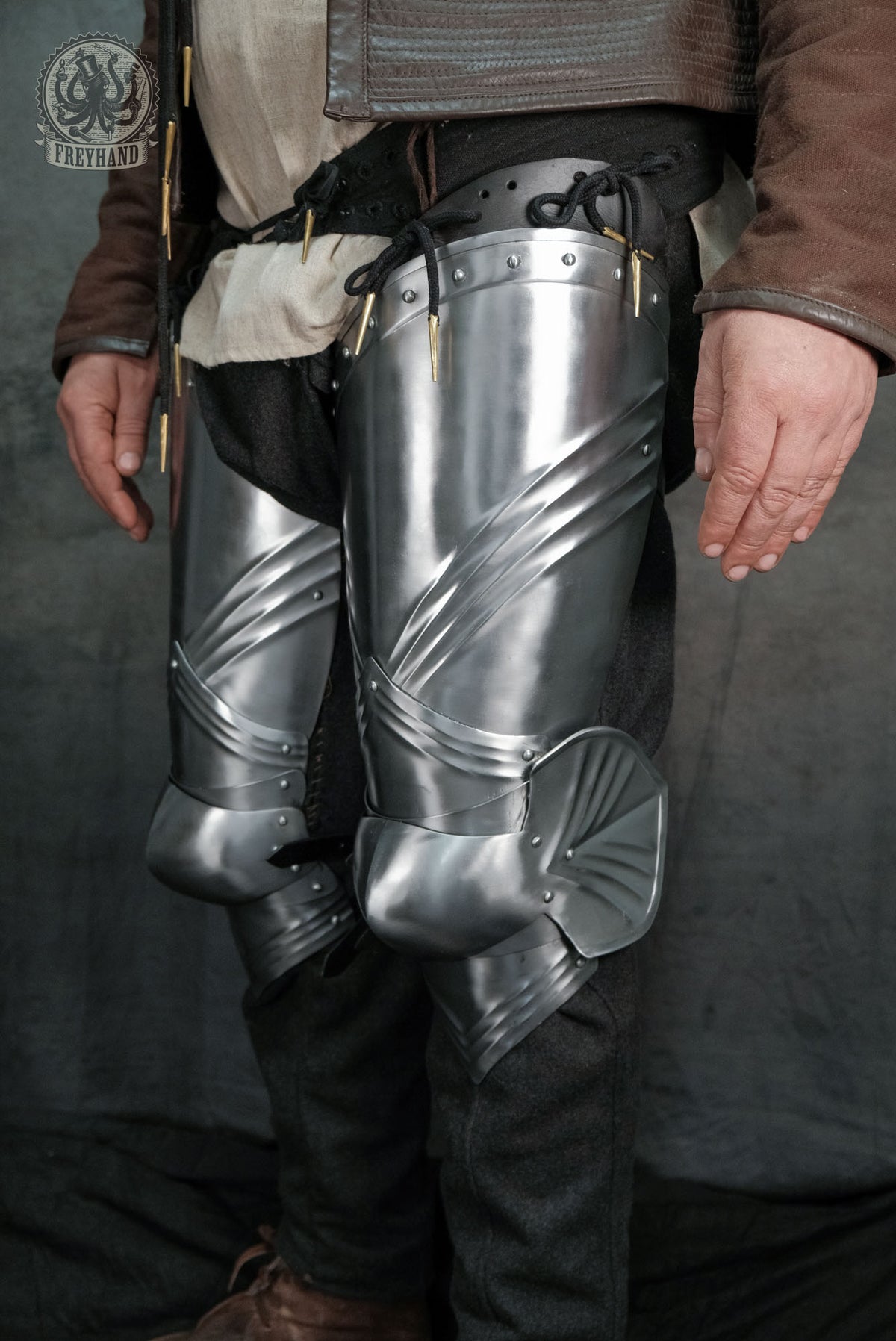 Beinpanzer "Greifenfels" Stahl blank Paar