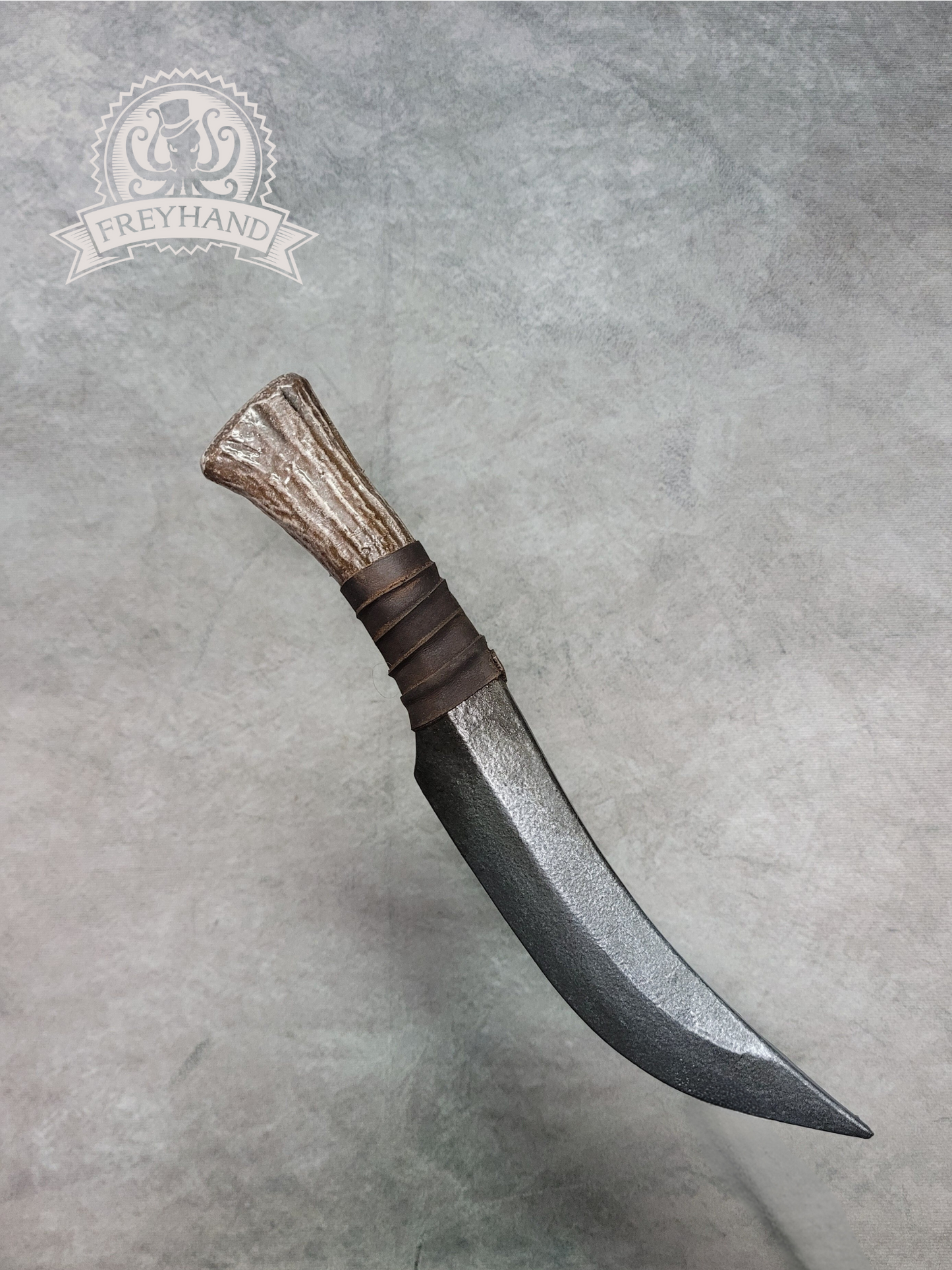 Kanath Larp Messer mit Horngriff gebogen