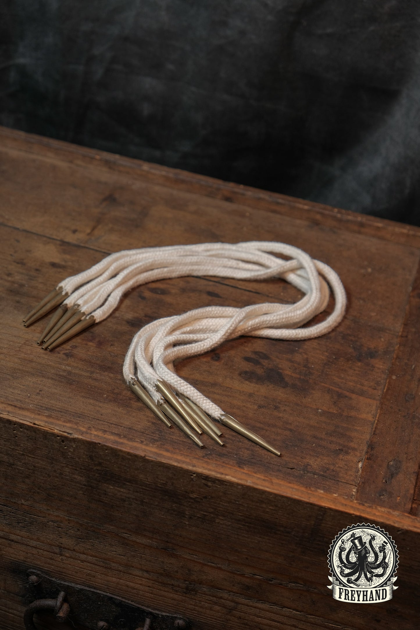 Nestelschnüre Baumwolle 45cm mit Messing tips