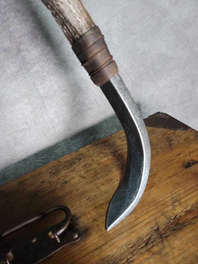 Kanath Larp Messer mit Horngriff gebogen