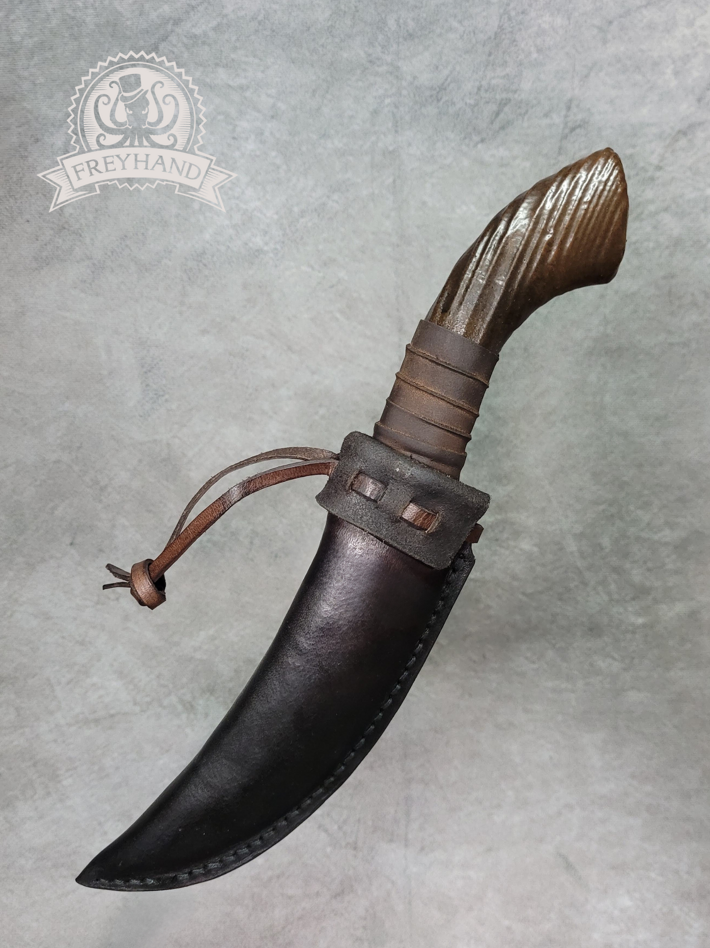 Set aus Messer Gabor und Scheide Vengar